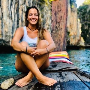 Meet your Posher, Júlia